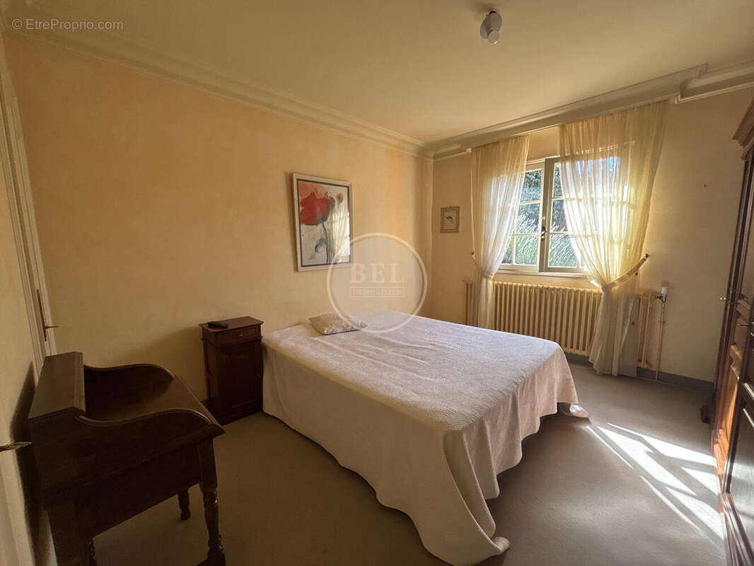Maison 214 m² à Saint-Laurent-De-Chamousset  - photo 6