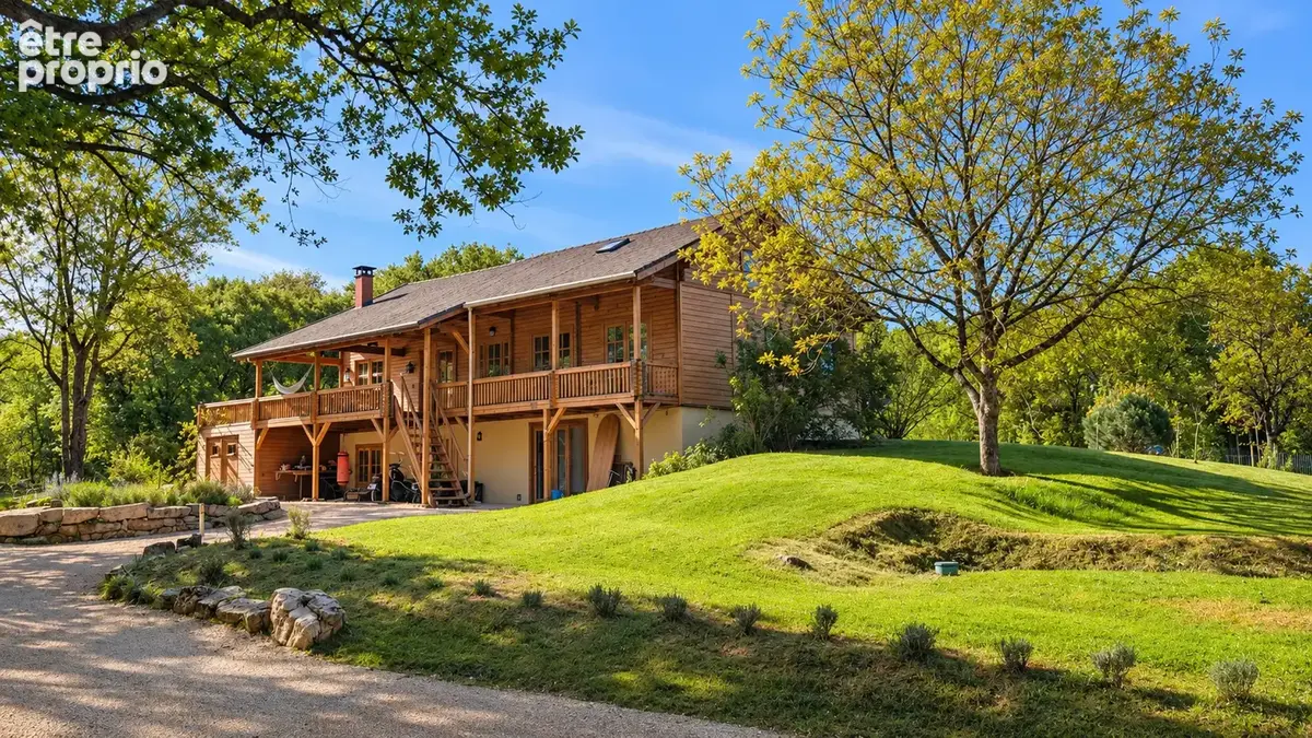 Exclusivité   Autoire : Maison en bois massif avec piscine et sauna sur parcelle arborée - photo 3