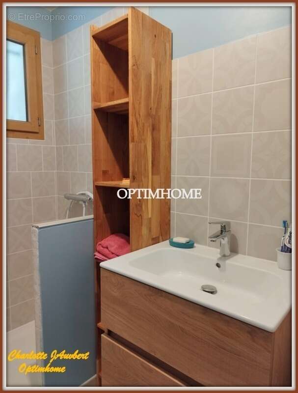 Maison à LA ROCHE-CHALAIS