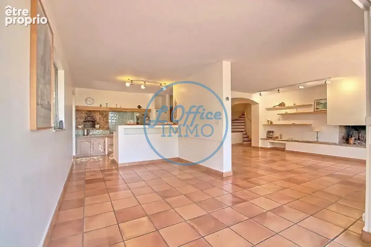 Maison 5 pièces 153 m² à vendre à La Farlede (83210) - photo 5