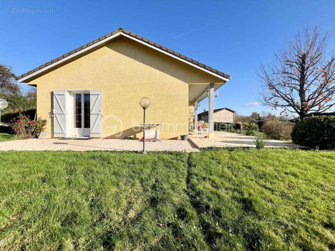 Maison à ROMANECHE-THORINS