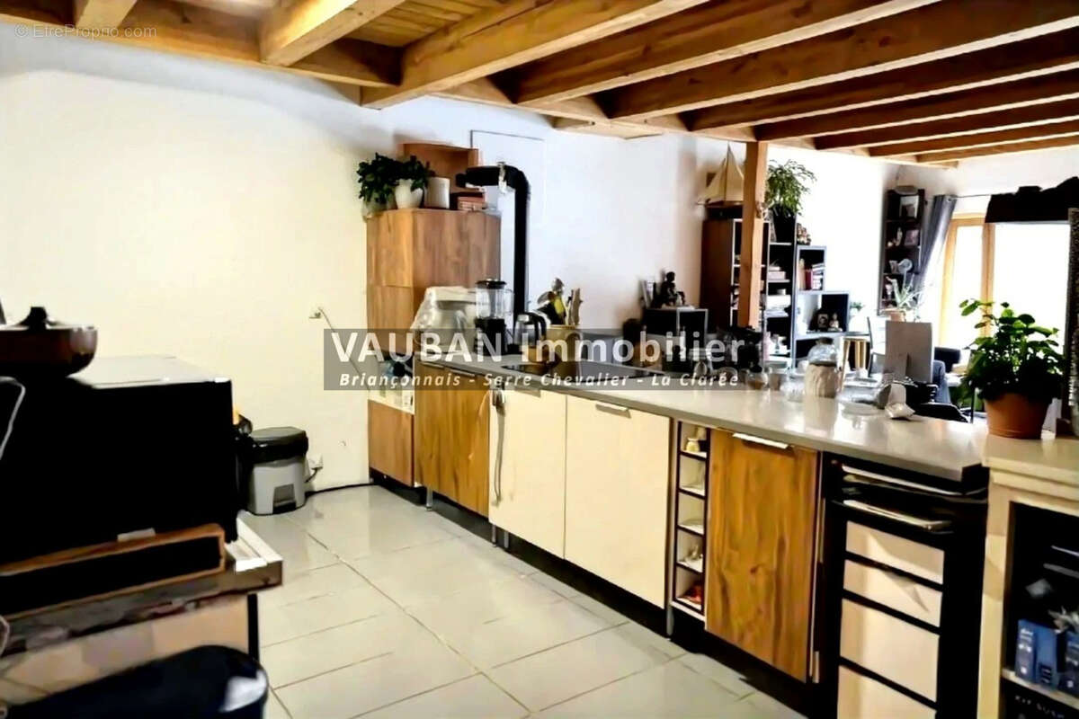 Appartement à SAINT-MARTIN-DE-QUEYRIERES
