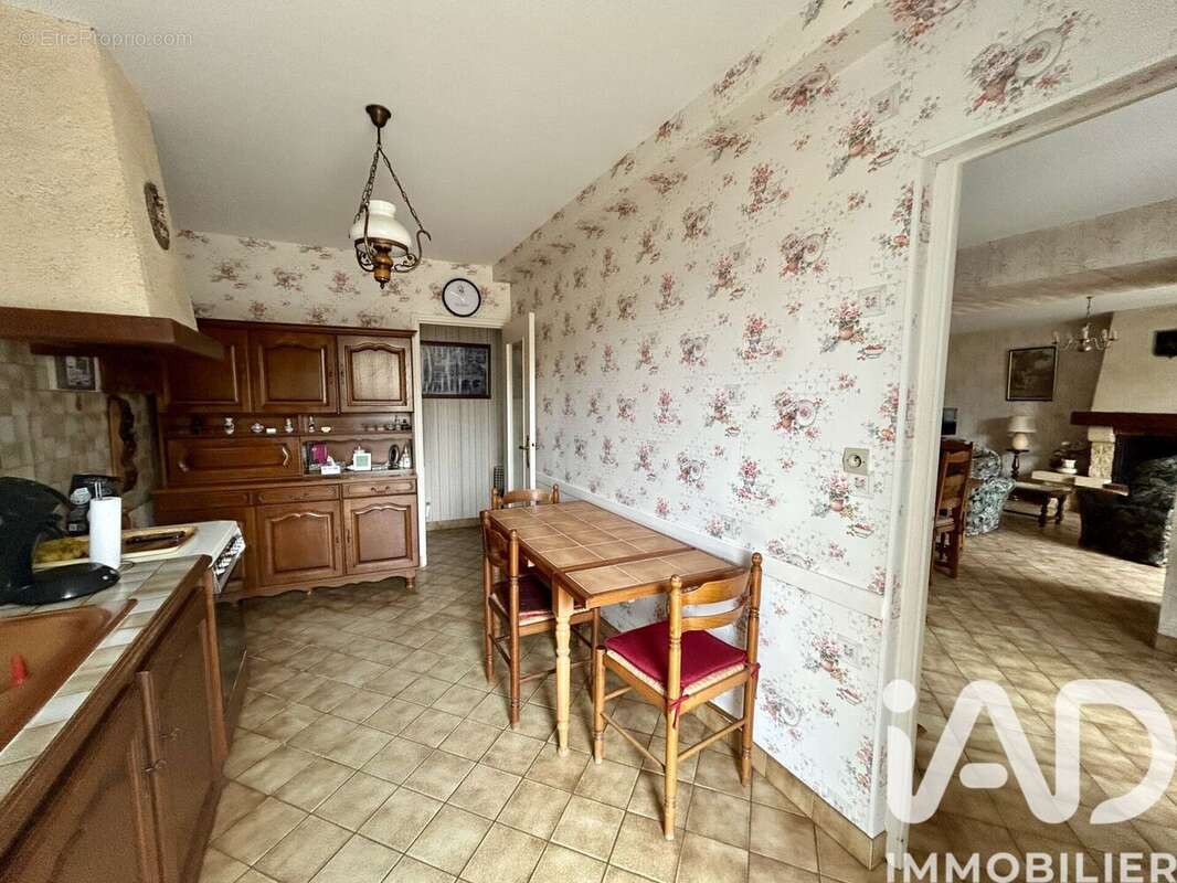 Maison 90 m² à Brain-Sur-Allonnes  - photo 3