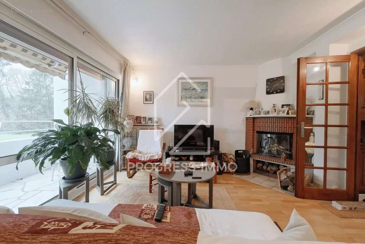 Appartement à COMBS-LA-VILLE