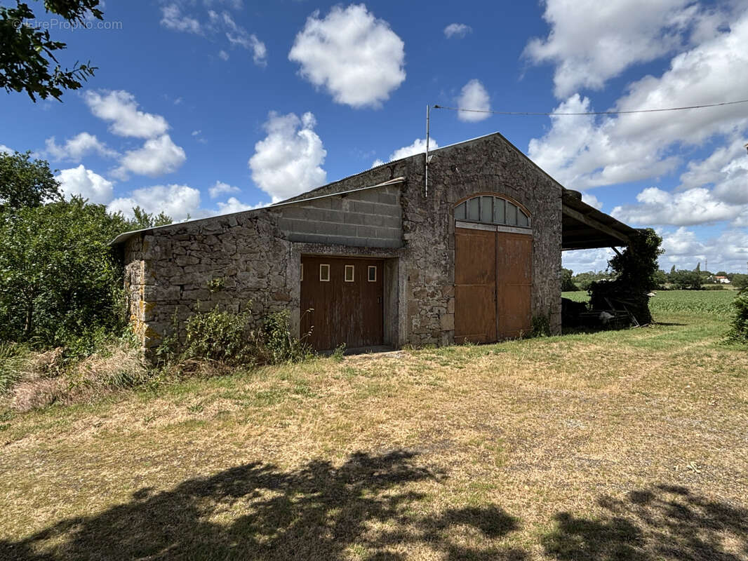 Maison à LES LANDES-GENUSSON