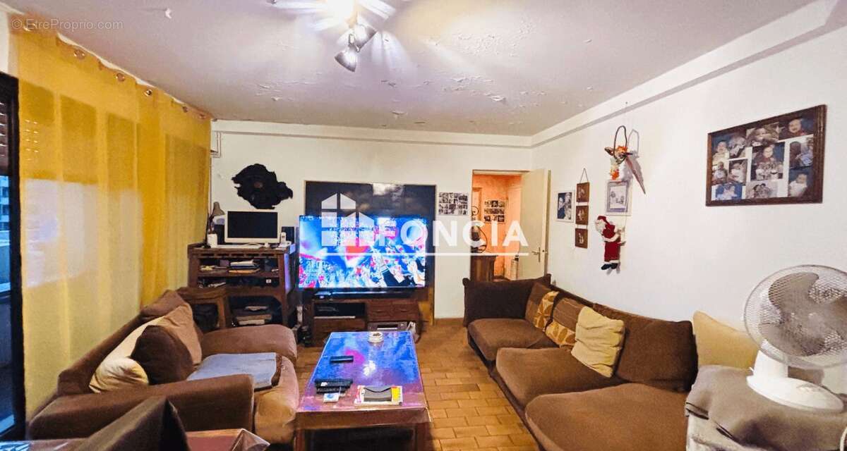 Appartement à SAINT-LAURENT-DU-VAR