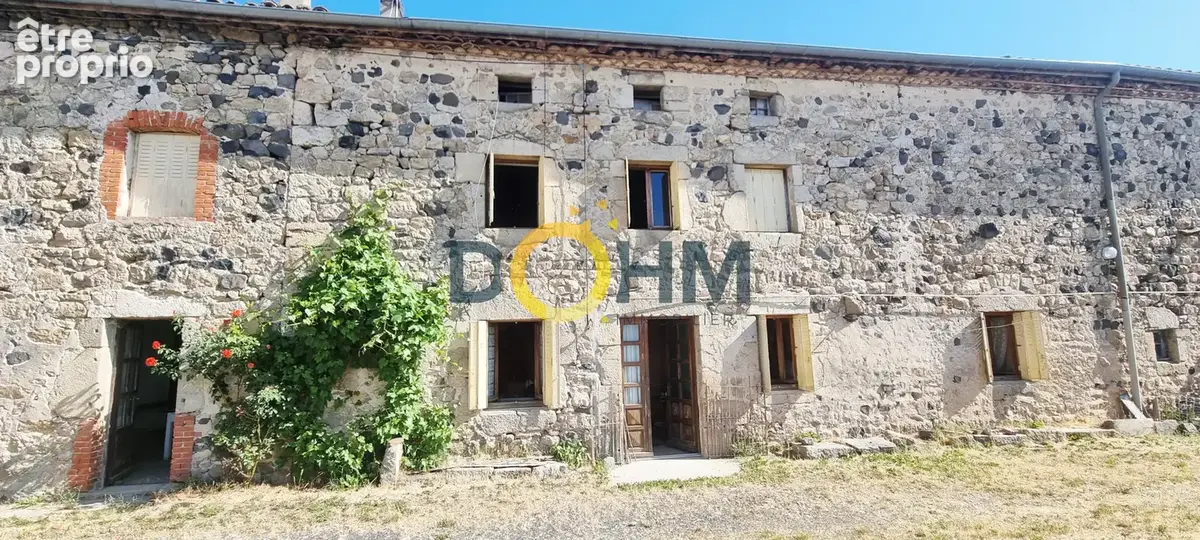 Corps de ferme avec 4 715 m2 de terrain clos, vue panoramique et plus de 480 m2 de dépendances - photo 16