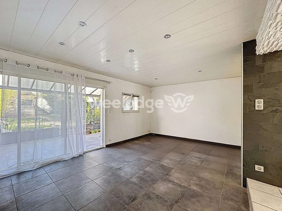 Maison à CHANTELOUP-LES-VIGNES