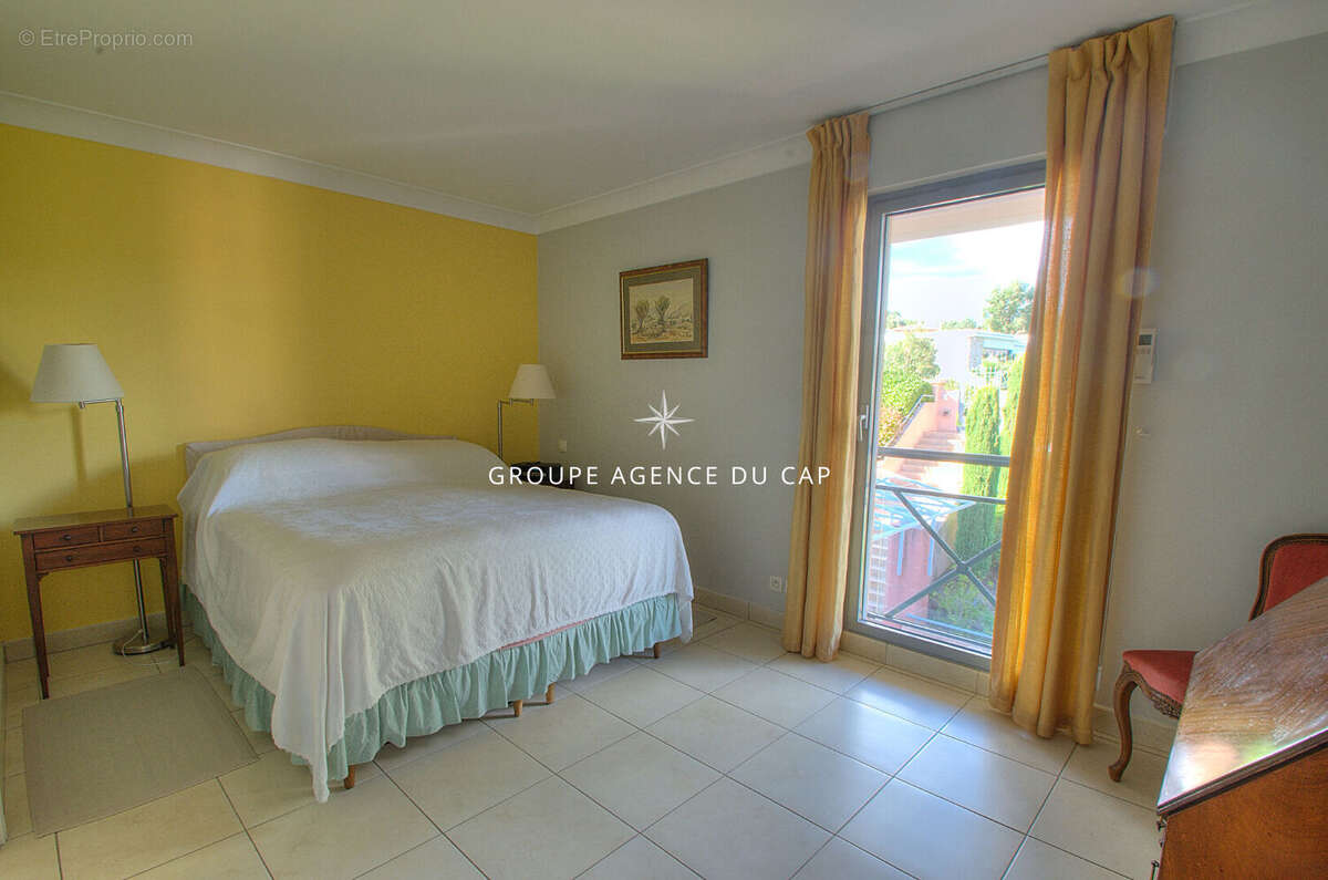 Appartement 4 pieces  109 m2 dernier etage piscine garage saint-raphael - photo 9