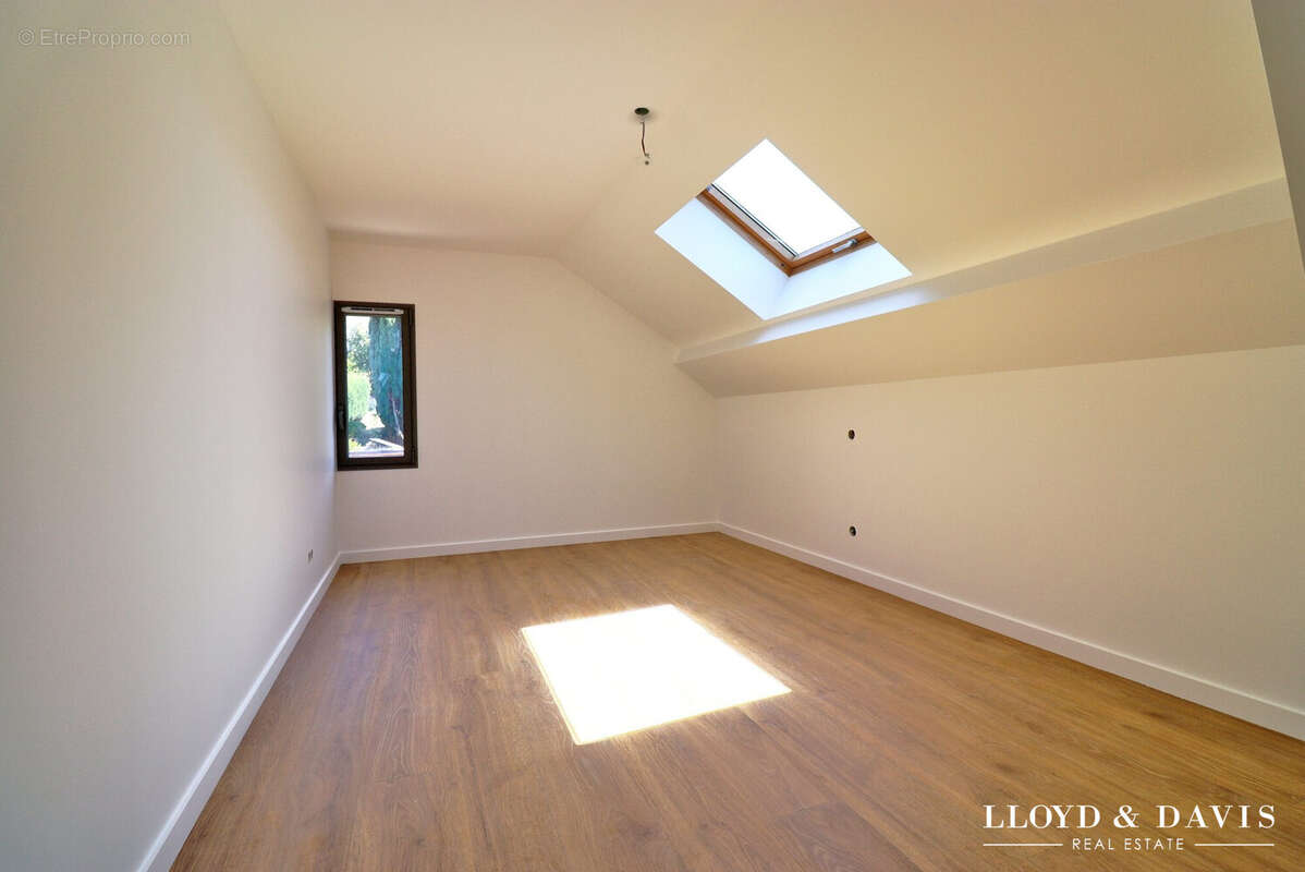 Appartement 103 m² à Challes-Les-Eaux  - photo 9
