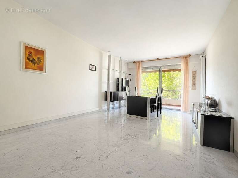 Appartement  3 pièces 78 m² - 2 Chambres - Cave - Garage - Parc - Piscine - Tennis - Tram Ligne 5 - Proximité Parc Montcalm - photo 2