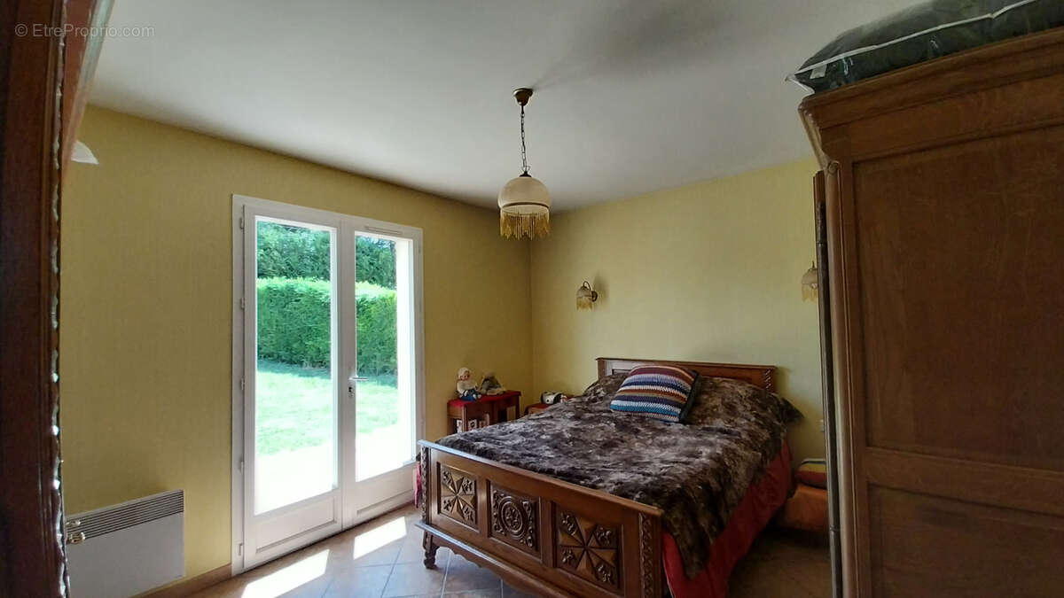 Maison à LA CHAPELLE-GONAGUET