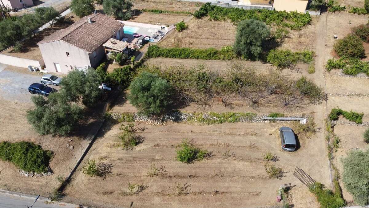 Nice - Carros: Terrain constructible avec possibilité de division - photo 3