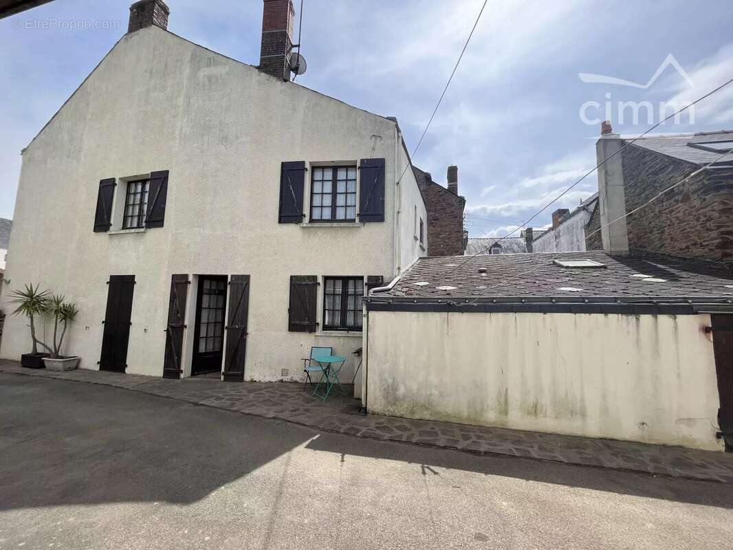 Maison à JOUE-SUR-ERDRE