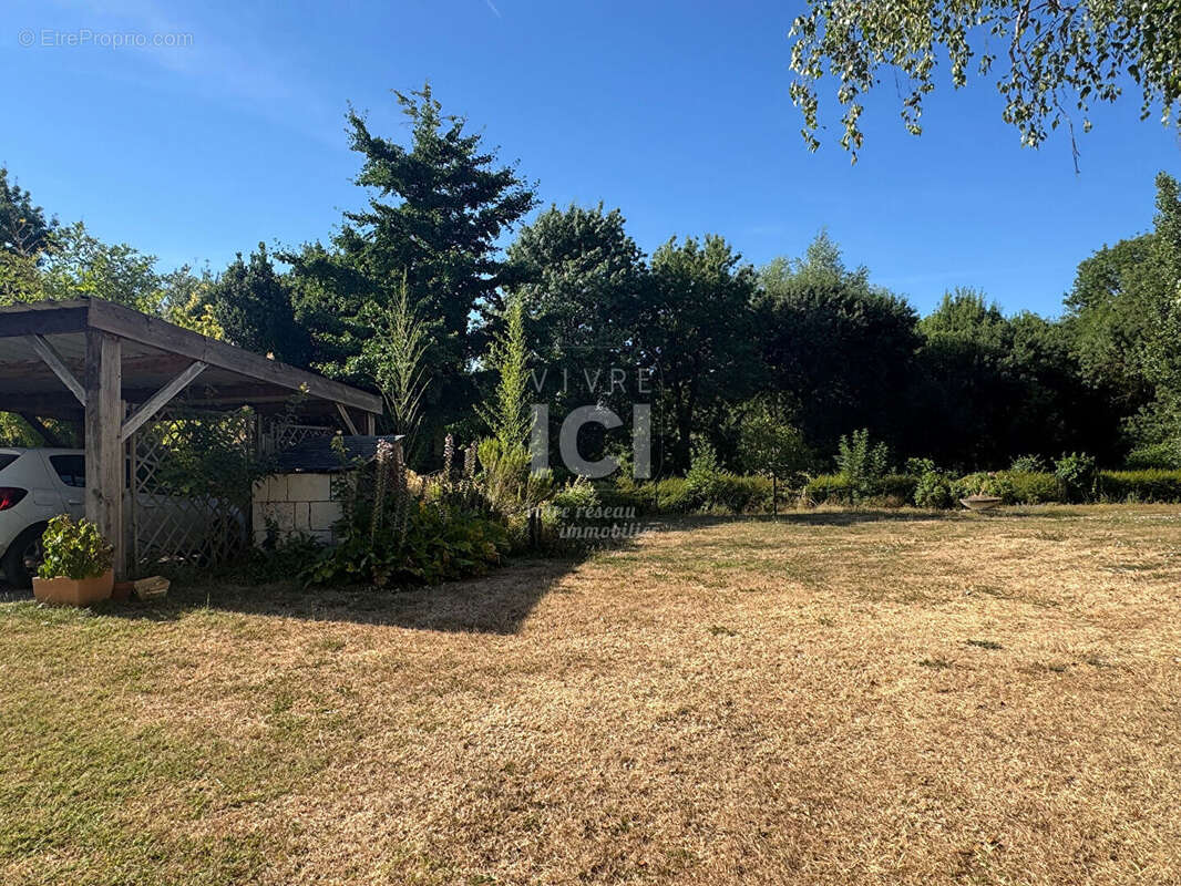 10 minutes au sud de Saumur, propriété en bordure de rivière - photo 3