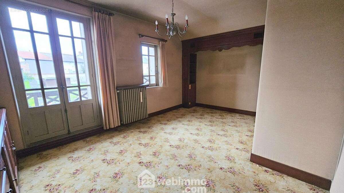 Une troisième chambre de 16 m² avec son balcon. - Maison à MILLY-LA-FORET