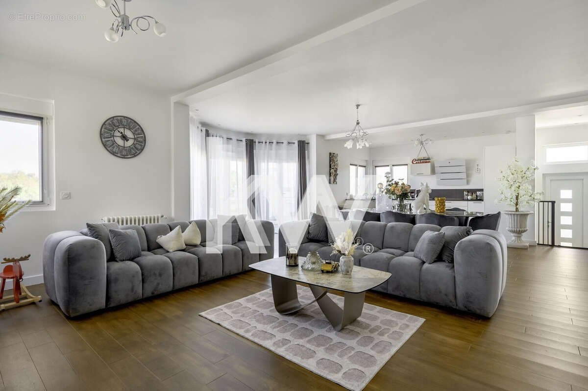 Maison 203 m² à Le Haillan  - photo 6