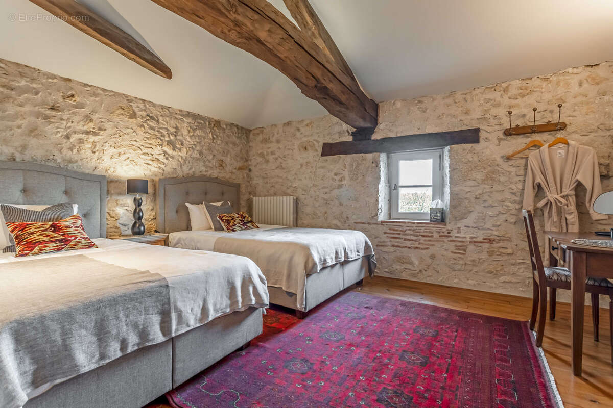 Maison à SAINTE-COLOMBE-DE-VILLENEUVE