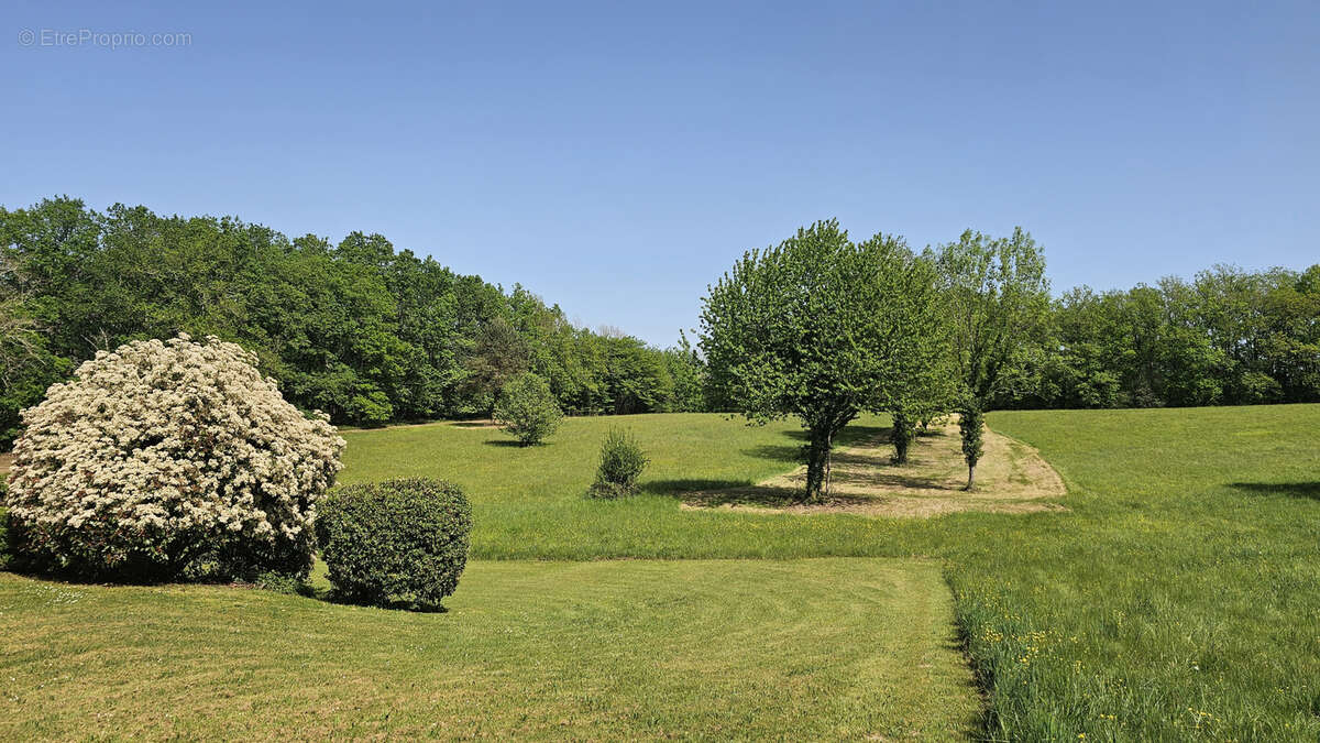 Maison à CREYSSENSAC-ET-PISSOT