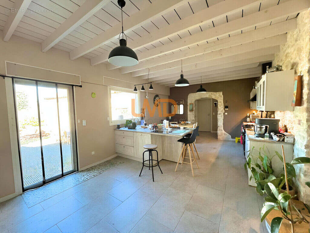 Figanières – Mas rénové 171 m², 3 suites, terrain piscinable - photo 9