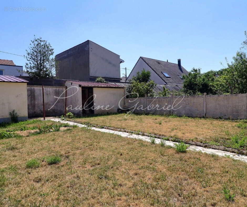 Petite maison rénovée Sté Cécile avec jardin, garage, sous-sol et dépendances - photo 9