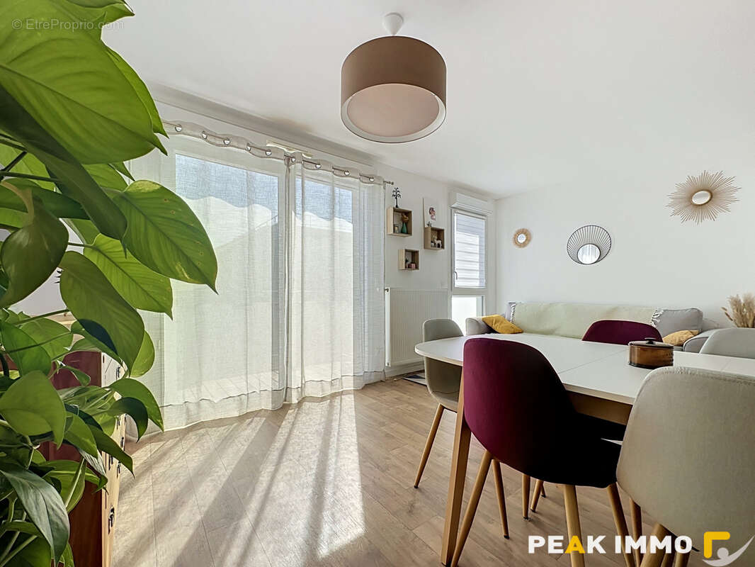 Appartement 3 pièces - 67 m2 - Sales - photo 4