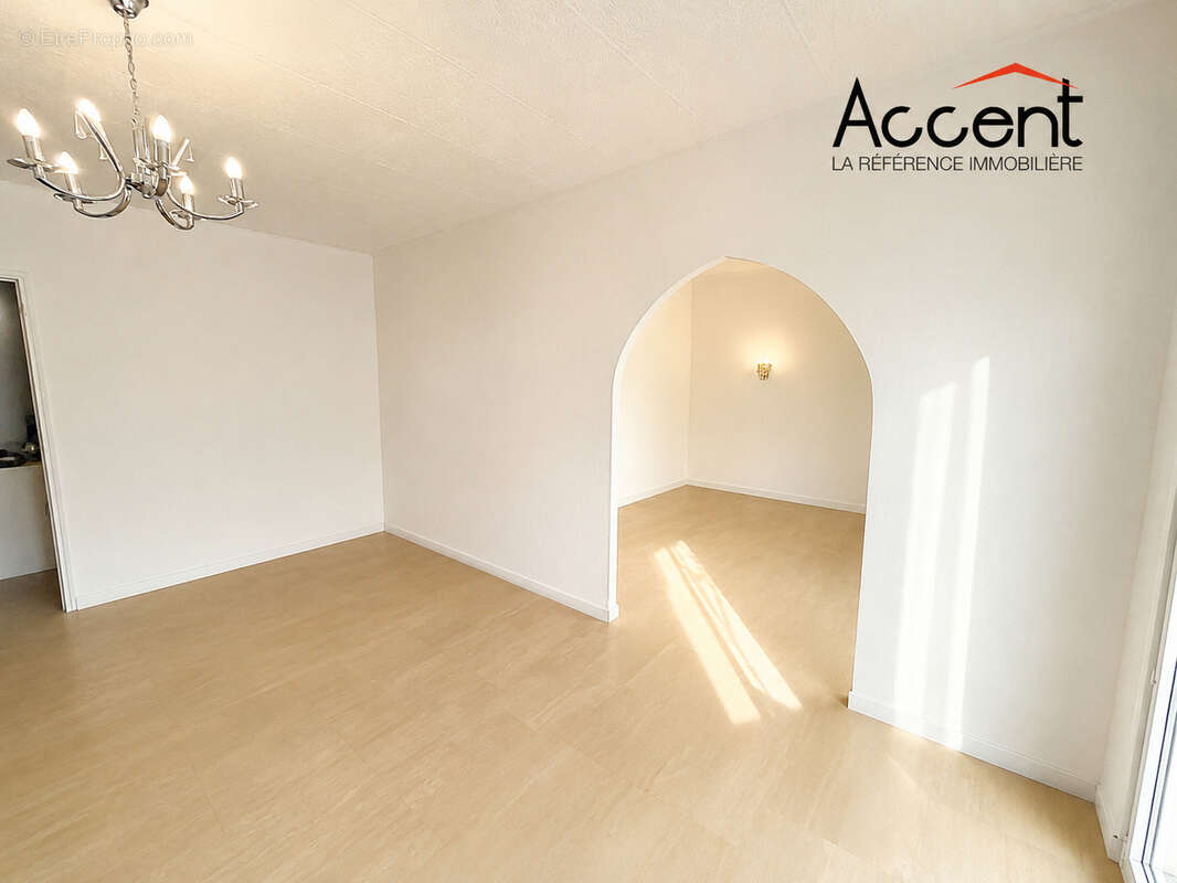 Appartement à ONET-LE-CHATEAU