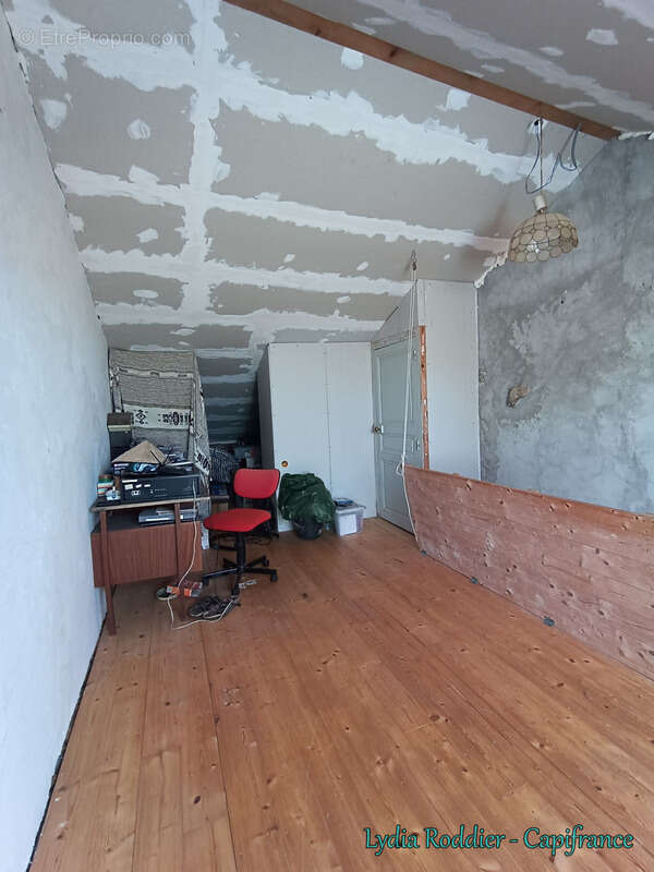 Fermette 10 pièces - grande grange - Rare à SAINT VICTOR MONTVIANEIX (63550) en Auvergne-Rhône Alpes - photo 23