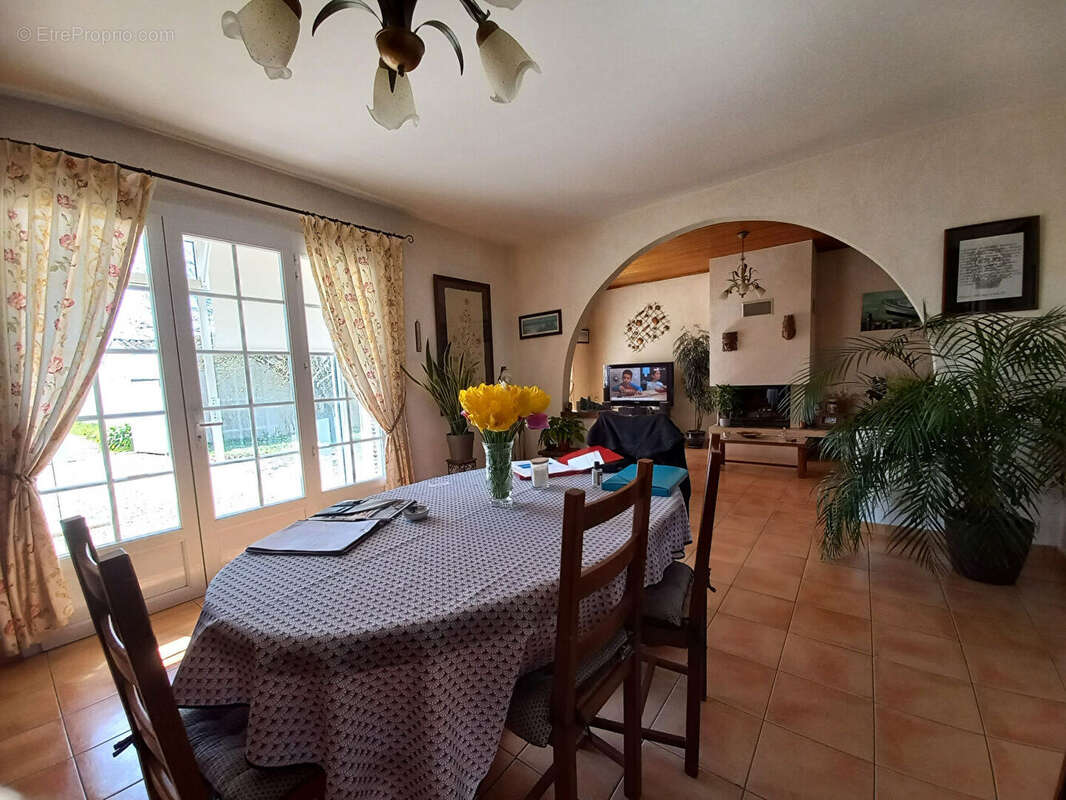 Maison à LA BREE-LES-BAINS