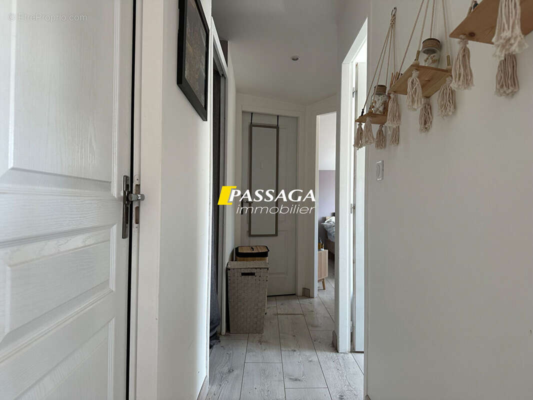 A VENDRE - Local commercial 270 m² et appartement de type 3 - SEVERAC D'AVEYRON - photo 5