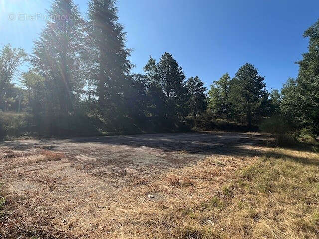 Terrain à SAINT-VALLIER-DE-THIEY