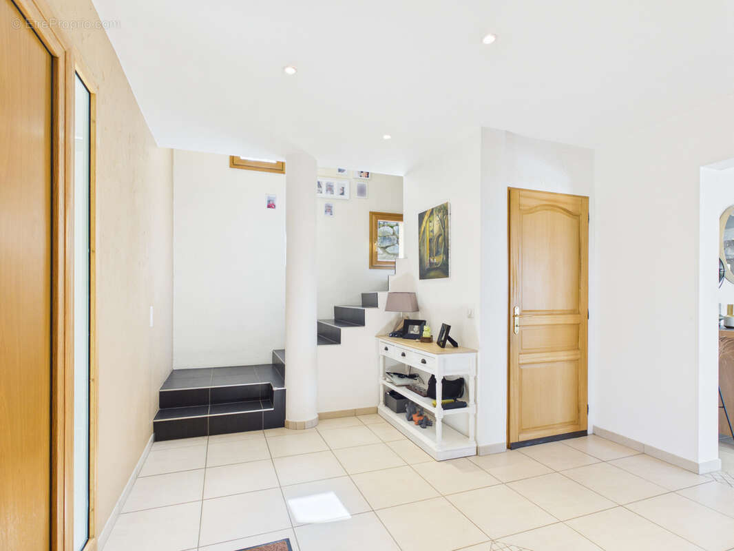 Maison à CRANVES-SALES