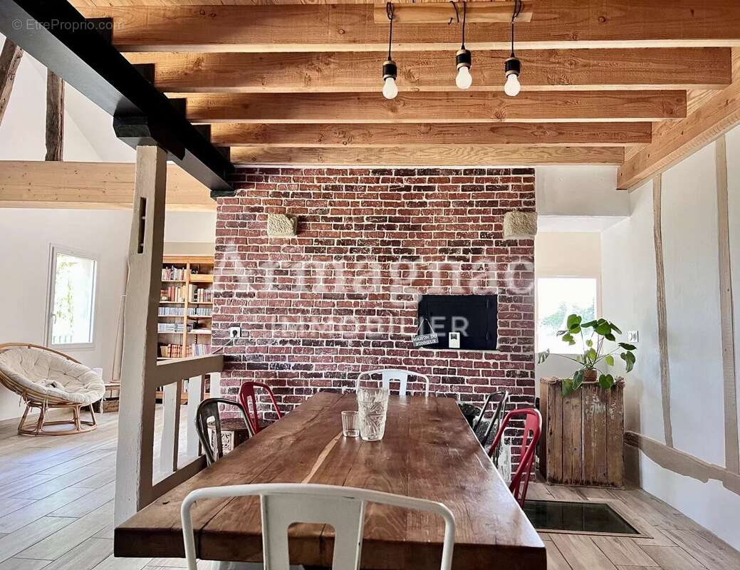 Maison à VIC-FEZENSAC