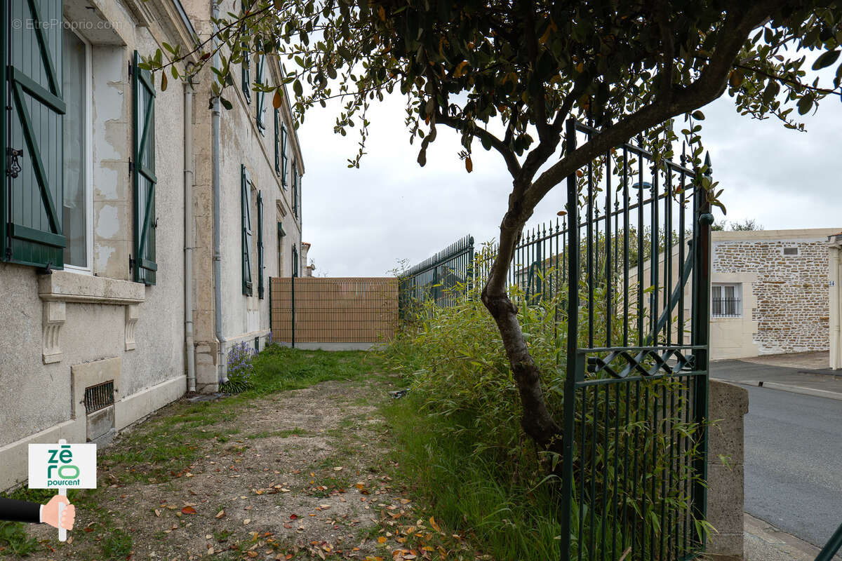Maison à CHAMPAGNE-LES-MARAIS