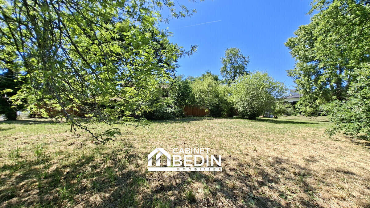 Terrain 1385 m² à Merignac  - photo 2