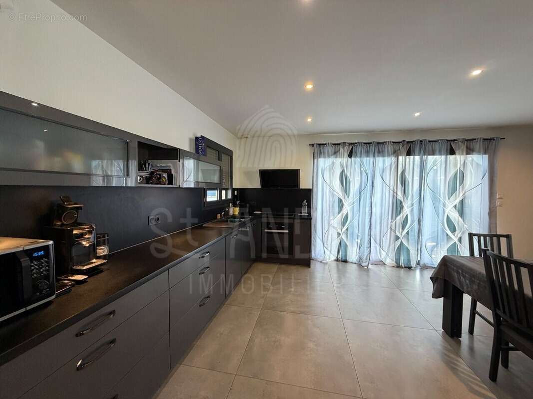 Maison à CHARNECLES