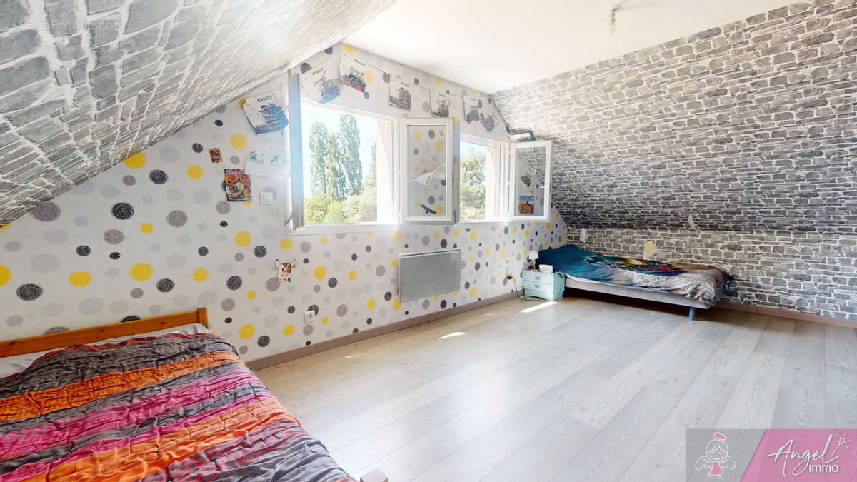 Maison romange sur terrain de 2427 m2 - photo 16
