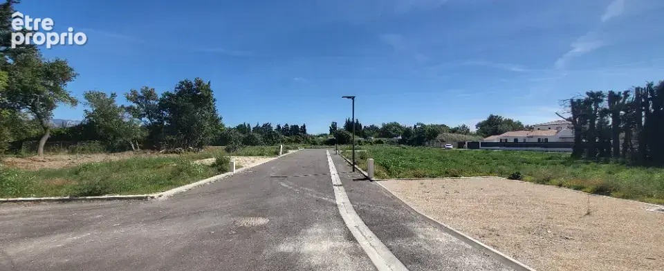 Terrain à SENAS