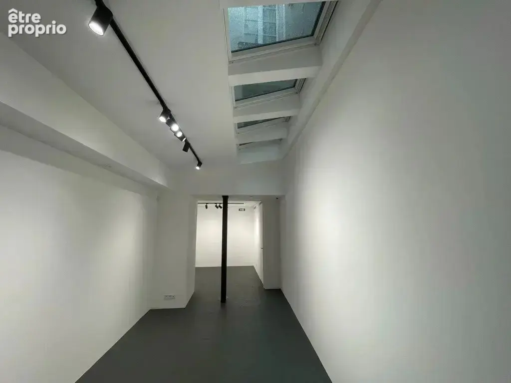 Paris III- Haut Marais- Vente de murs commerciaux- Toutes activités sauf nuisances- 145 m2 environ dont 123m² en RDC - 1980 000  - photo 3