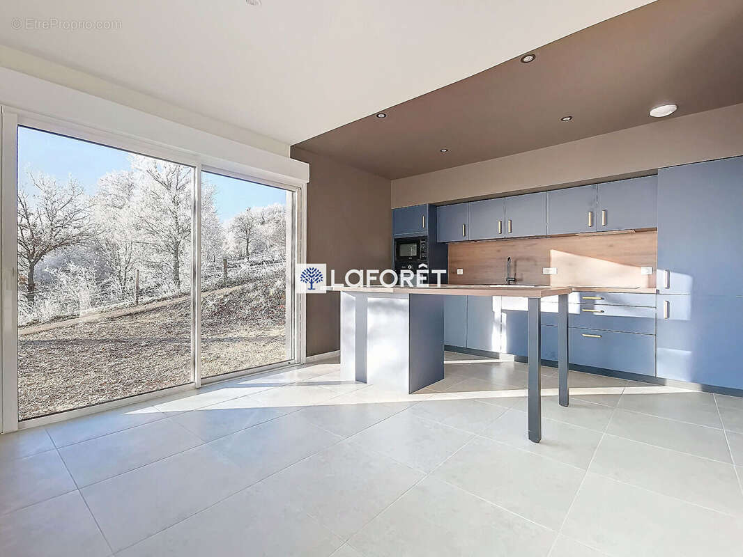 Maison à SAINT-LEGER-DU-MALZIEU