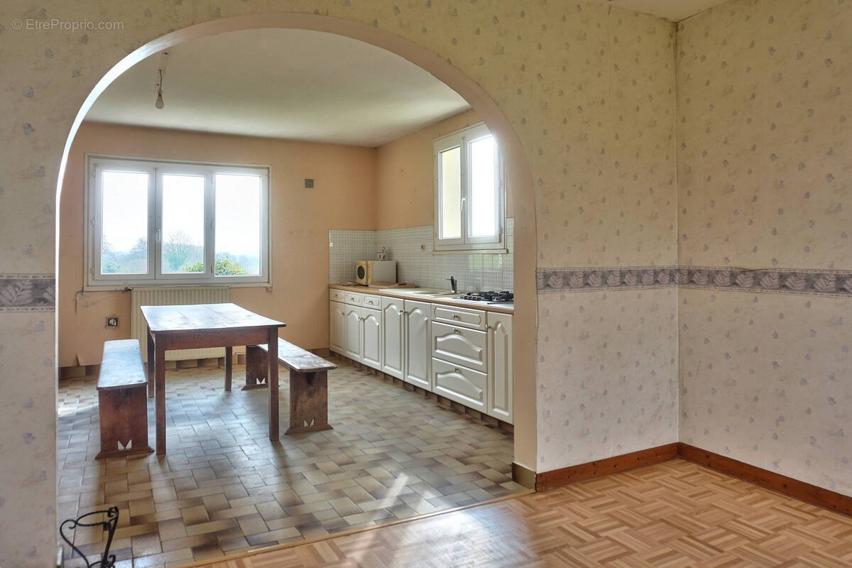 Maison à BELLE-ISLE-EN-TERRE