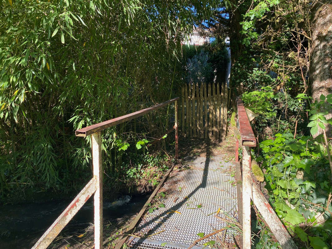 Maison à MANZAC-SUR-VERN