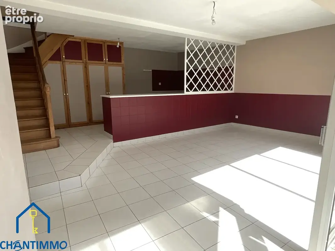 Ensemble immobilier avec local commercial et habitation   215 m2 à STE CECILE - photo 3
