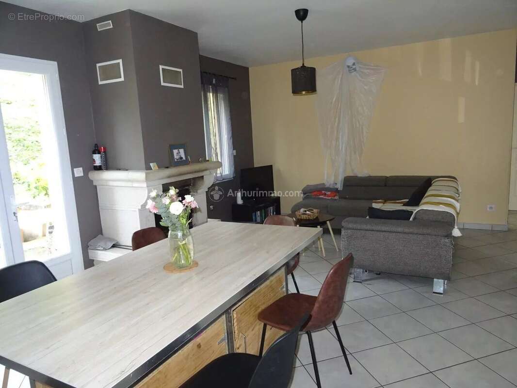 Maison à SAINT-JEAN-DE-BOURNAY