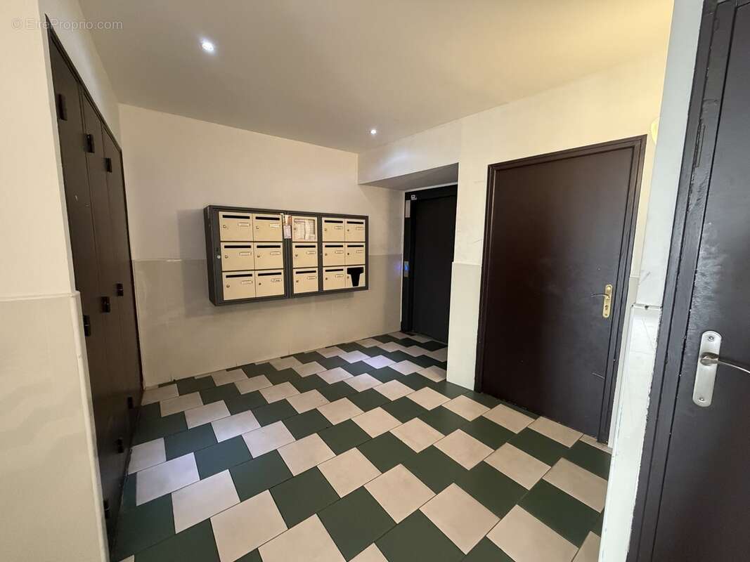Appartement 724 m² à Toulon  - photo 4