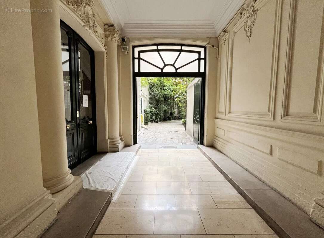 Appartement à PARIS-8E