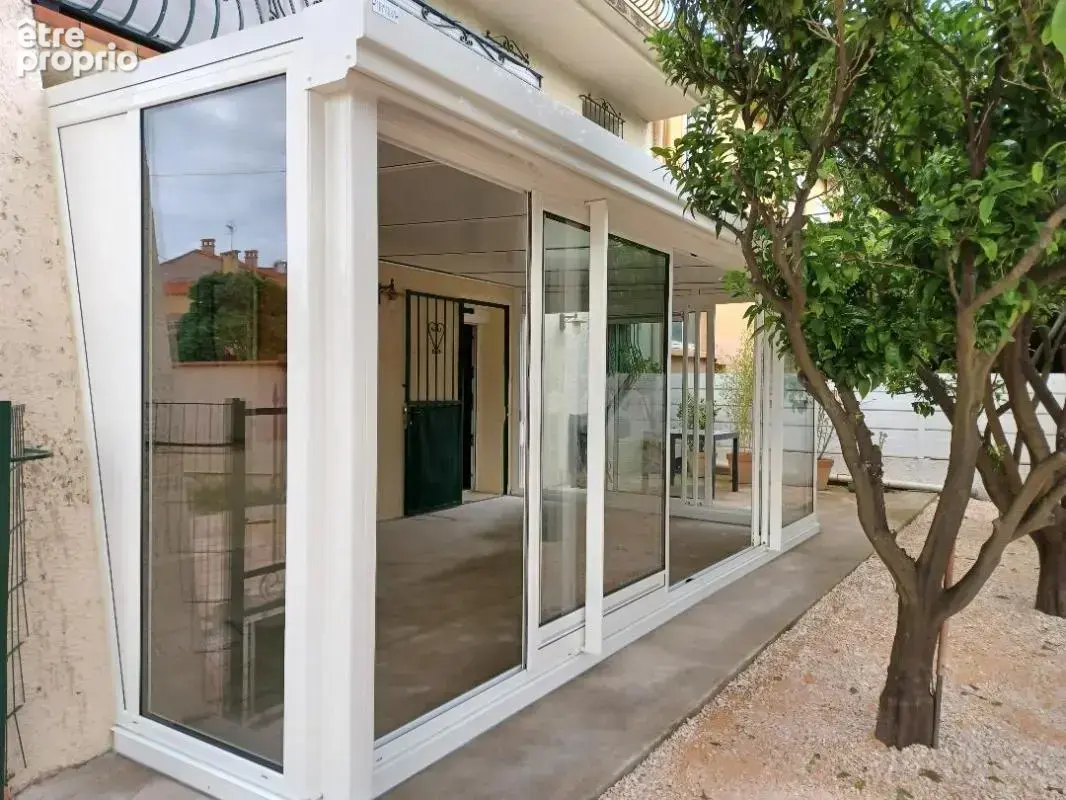 Magnifique appartement de type T2 en rez-de-chaussée avec jardin de 170 m² sans vis-à-vis et véranda de 20 m² - photo 2