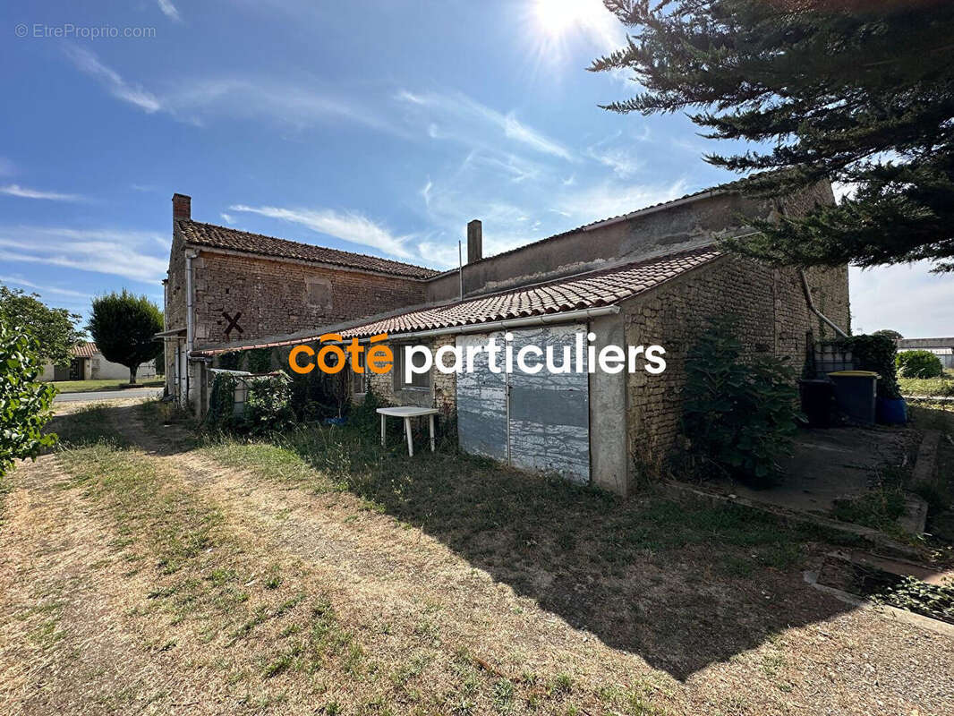 Maison à MOUZEUIL-SAINT-MARTIN