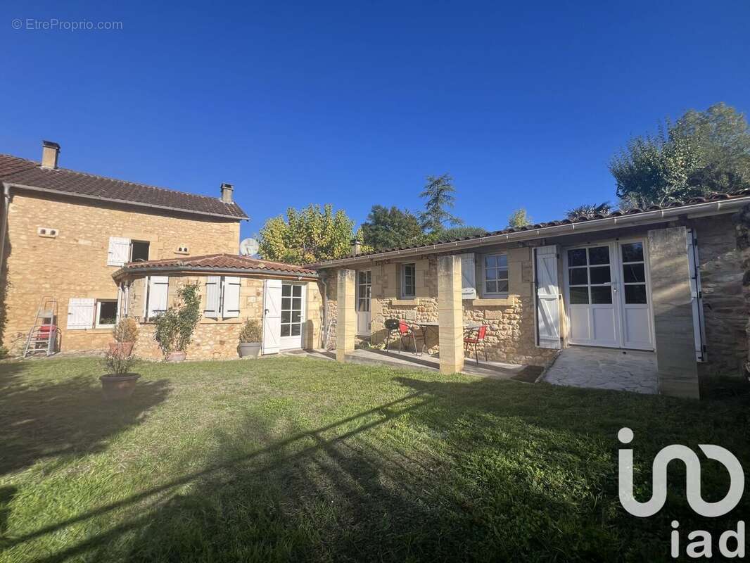Maison 110 m² à Sainte-Foy-De-Longas  - photo 2