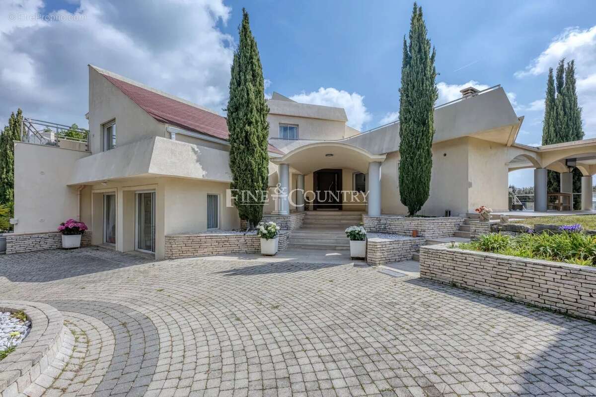 Maison à VALBONNE